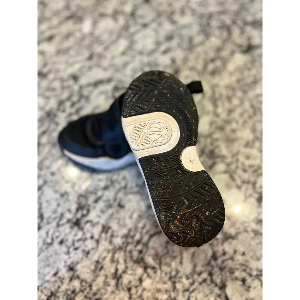 Nike team hustle youth shoes 3.5 black gold white